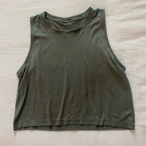 Lululemon cropped workout tank